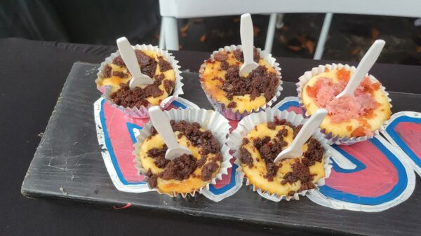 Crack Cheesecake Cupcakes